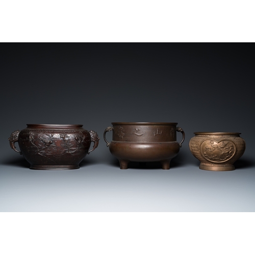 862 - Six Japanese bronze vases and censers, Edo/Meiji, 18/19th C.H.: 45,5 cm (the tallest vase)L.: 36 cm ... 