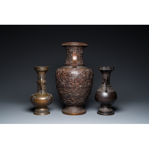 862 - Six Japanese bronze vases and censers, Edo/Meiji, 18/19th C.H.: 45,5 cm (the tallest vase)L.: 36 cm ... 