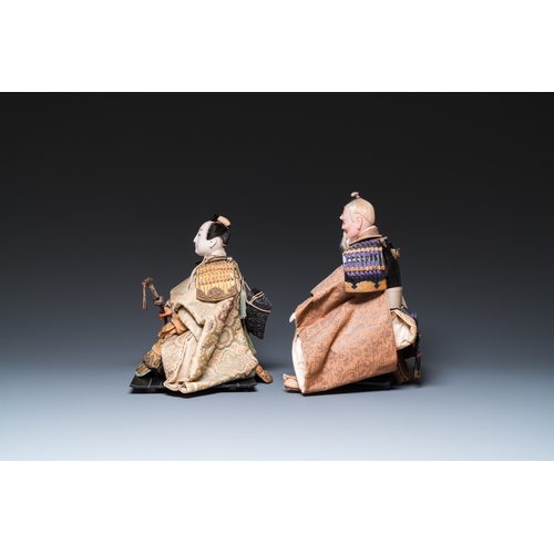 864 - Two Japanese Gofun samurai dolls, Edo/Meiji, 19th C.H.: 33,5 cm (the largest, total size incl. stand... 