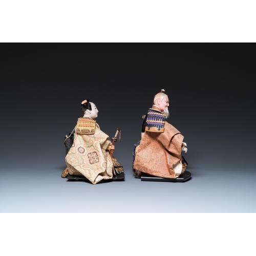 864 - Two Japanese Gofun samurai dolls, Edo/Meiji, 19th C.H.: 33,5 cm (the largest, total size incl. stand... 