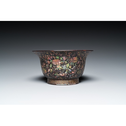 872 - A large Chinese mother-of-pearl-inlaid black lacquer bowl, KangxiDia.: 19 cm - H.: 10 cm... 