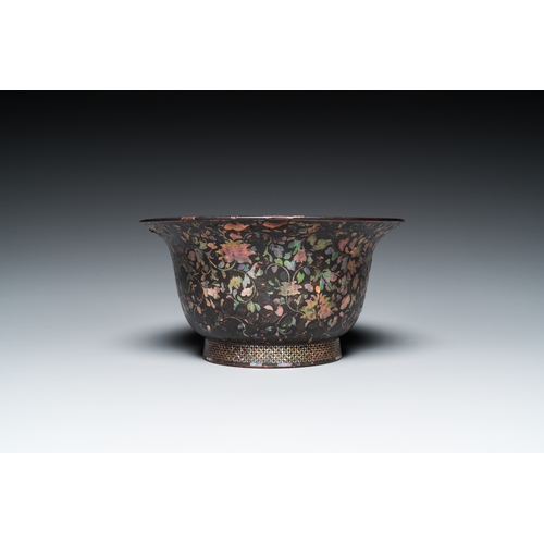 872 - A large Chinese mother-of-pearl-inlaid black lacquer bowl, KangxiDia.: 19 cm - H.: 10 cm... 