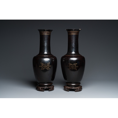 873 - A pair of Chinese Fuzhou or Foochow lacquer 'dragon' vases, 19th C.H.: 44,5 cm (incl. stand)... 