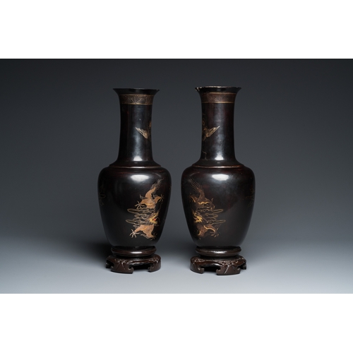 873 - A pair of Chinese Fuzhou or Foochow lacquer 'dragon' vases, 19th C.H.: 44,5 cm (incl. stand)... 