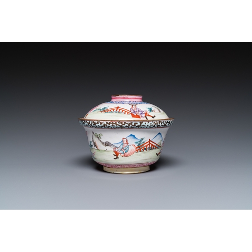 886 - A Chinese Canton enamel 'foreigners' bowl and cover, YongzhengDia.: 12 cm - H.: 9 cm