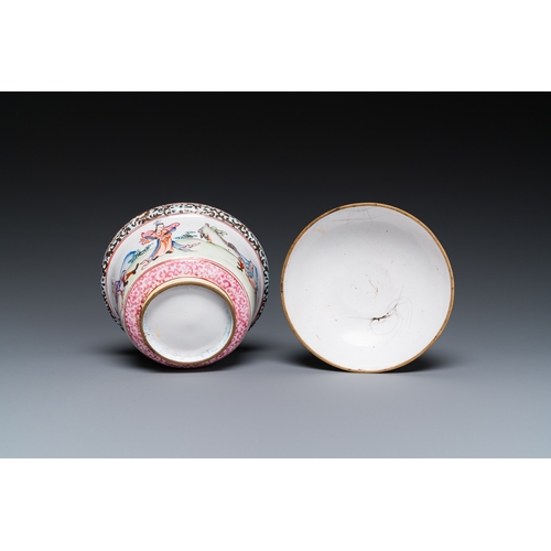 886 - A Chinese Canton enamel 'foreigners' bowl and cover, YongzhengDia.: 12 cm - H.: 9 cm