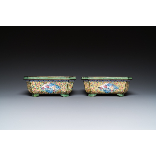 892 - A pair of Chinese yellow-ground Canton enamel jardinieres, JiaqingDim.: 22 x 14 x 8,5 cm
 
 Provenan... 