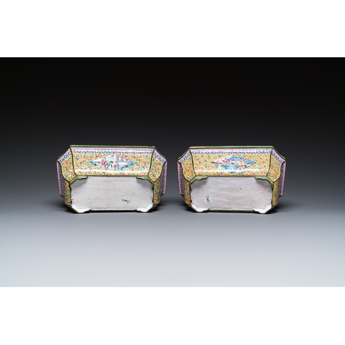 892 - A pair of Chinese yellow-ground Canton enamel jardinieres, JiaqingDim.: 22 x 14 x 8,5 cm
 
 Provenan... 