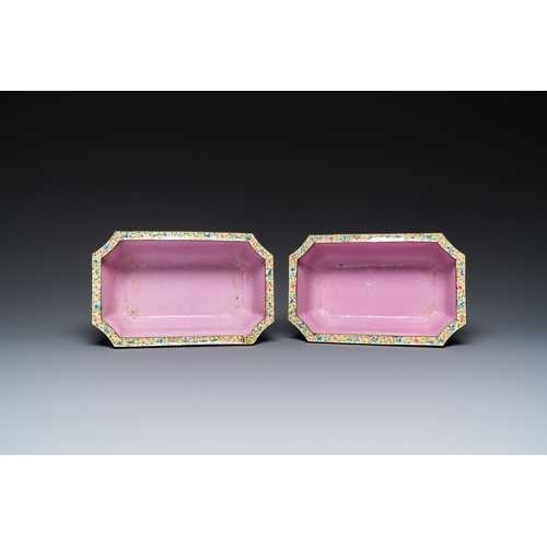 892 - A pair of Chinese yellow-ground Canton enamel jardinieres, JiaqingDim.: 22 x 14 x 8,5 cm
 
 Provenan... 