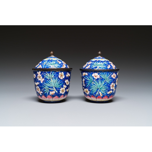 901 - A pair of Chinese blue-ground Canton enamel covered bowls on stands, QianlongH.: 10 cm - Dia.: 7,5 c... 