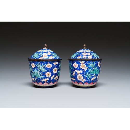 901 - A pair of Chinese blue-ground Canton enamel covered bowls on stands, QianlongH.: 10 cm - Dia.: 7,5 c... 