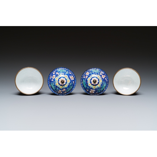 901 - A pair of Chinese blue-ground Canton enamel covered bowls on stands, QianlongH.: 10 cm - Dia.: 7,5 c... 