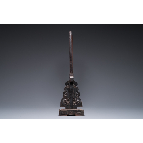 910 - A Chinese huali box and cover, a burl wood-topped stand, a table screen mirror and a pair of Buddhis... 