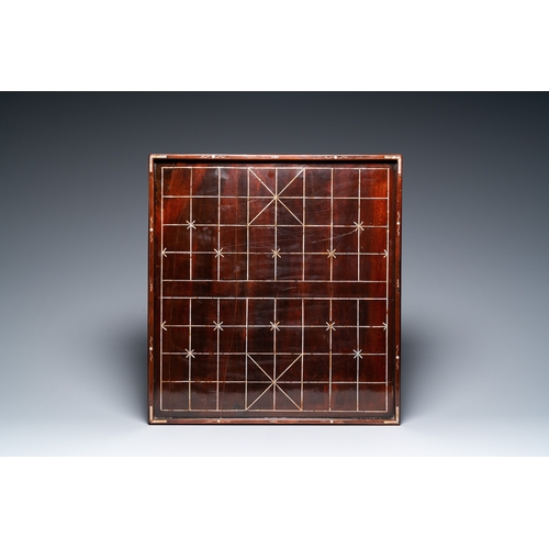 917 - A Chinese mother-of-pearl-inlaid wooden Xiangqi chess board, 19th C.Dim.: 50,5 x 47,5 x 10,5 cm
 
 T... 