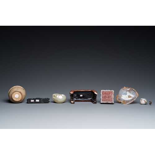 923 - Seven Chinese scholar's objects in porcelain and hardstone, 19/20th C.L.: 13 cm - H.: 11 cm (the min... 