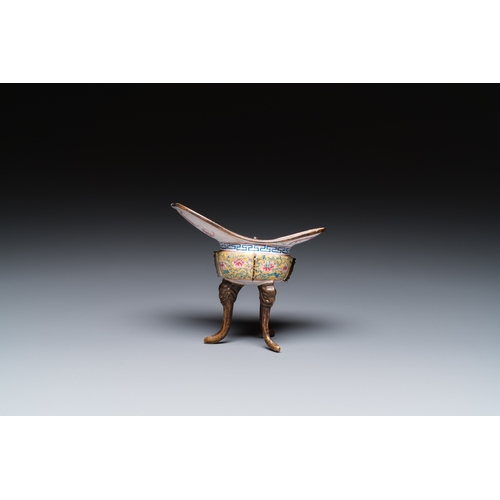 930 - A Chinese yellow-ground Canton enamel ritual wine ewer or 'jue', YongzhengL.: 12,5 cm - H.:11,5 cm... 