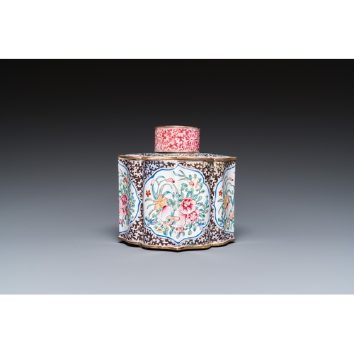 937 - A Chinese Canton enamel tea caddy and cover, Yongzheng/QianlongH.: 10,5 cm