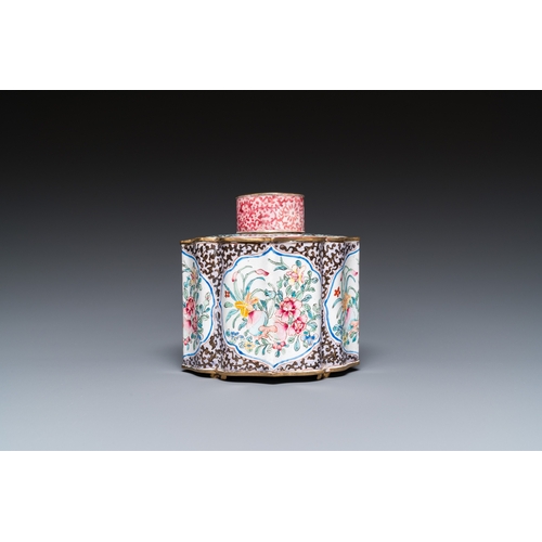 937 - A Chinese Canton enamel tea caddy and cover, Yongzheng/QianlongH.: 10,5 cm