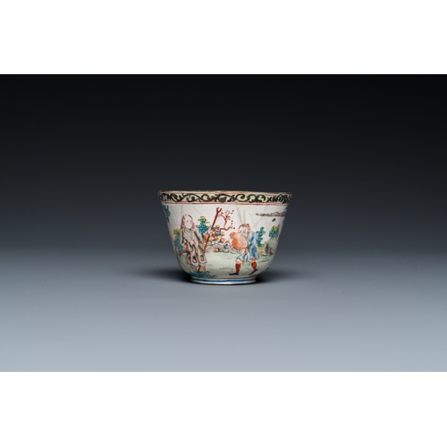 940 - A Chinese Canton enamel 'foreigners' wine cup, YongzhengDia.: 7 cm - H.: 5 cm