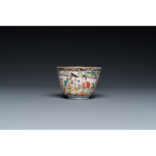 940 - A Chinese Canton enamel 'foreigners' wine cup, YongzhengDia.: 7 cm - H.: 5 cm