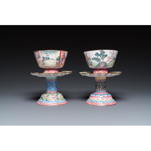 942 - A pair of Chinese Canton enamel marriage bowls on stems, YongzhengH.: 17,5 cm