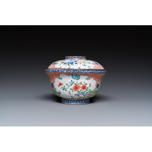 943 - A Chinese Canton enamel covered bowl with flowers and butterflies, Yongzheng/QianlongDia.: 12 cm - H... 