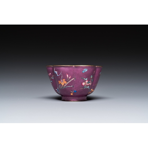 947 - A rare Chinese Canton enamel purple-ground bowl, Shou å¯¿ mark, Yongzheng/QianlongDia.: 9 cm - H.: 5... 