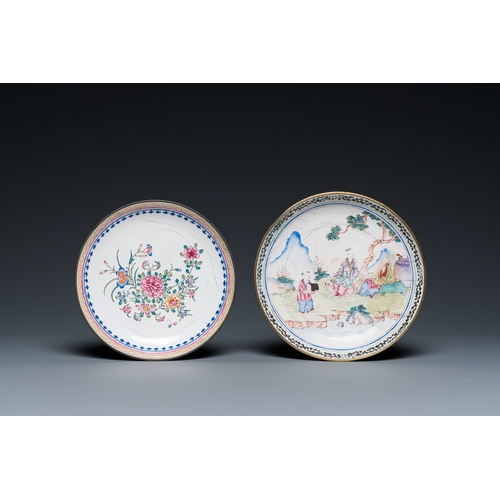 949 - Two Chinese Canton enamel covered bowls on stands and two bowls, 18/19th C.Dia.: 16,5 cm (the larges... 