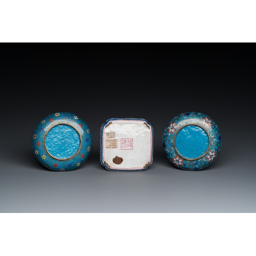 952 - Two Chinese cloisonne saucers, three Canton enamel covered boxes and a saucer, 18/19th C.Dia.: 11 cm... 