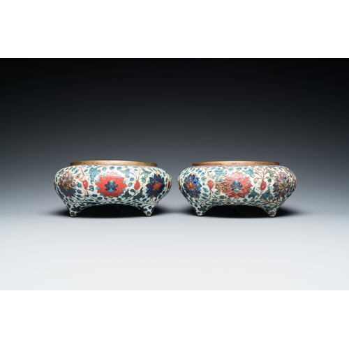 953 - A pair of Chinese cloisonne tripod censers, Fang Ming mark, QingDia.: 22,5 cm - H.: 10,5 cm... 