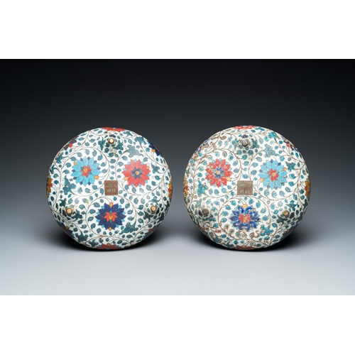 953 - A pair of Chinese cloisonne tripod censers, Fang Ming mark, QingDia.: 22,5 cm - H.: 10,5 cm... 