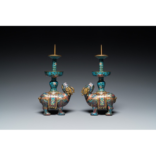 954 - A pair of Chinese cloisonne candlesticks in the shape of pixiu, QingH.: 31,5 cm