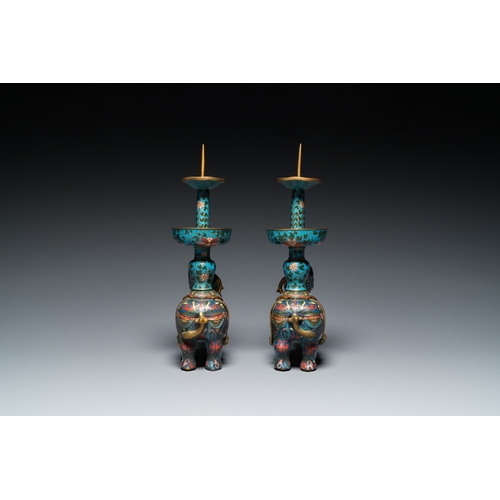 954 - A pair of Chinese cloisonne candlesticks in the shape of pixiu, QingH.: 31,5 cm