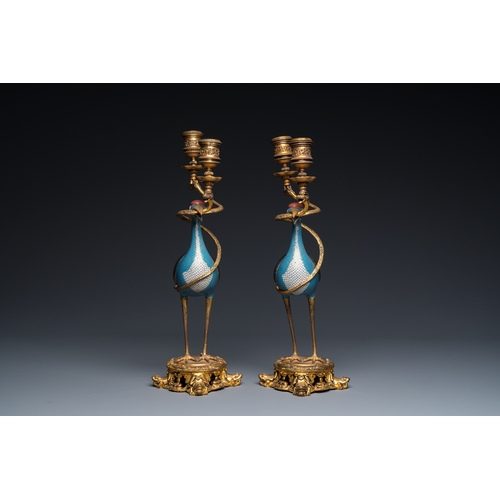 955 - A pair of Chinese cloisonne cranes with gilt bronze candelabra mounts, 18/19th C.H.: 39 cm... 