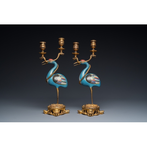 955 - A pair of Chinese cloisonne cranes with gilt bronze candelabra mounts, 18/19th C.H.: 39 cm... 