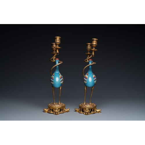 955 - A pair of Chinese cloisonne cranes with gilt bronze candelabra mounts, 18/19th C.H.: 39 cm... 