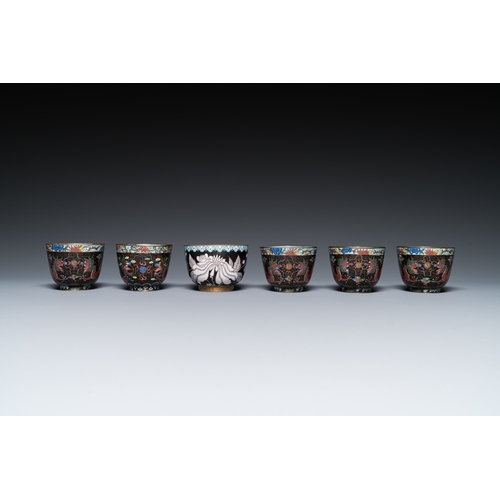 956 - Nine Chinese cloisonne wares, 19/20th C.H.: 30 cm (the vases)H.: 13,5 cm - L.: 19 cm (the teapot)Dia... 