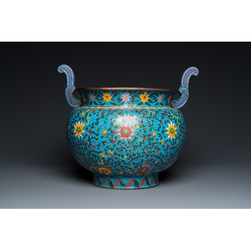 960 - A large Chinese cloisonne jardiniere, Ming mark, 19th C.L.: 45,5 cm - H.: 38,5 cm