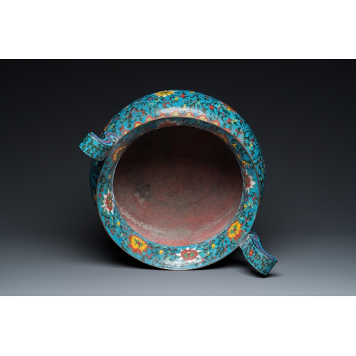 960 - A large Chinese cloisonne jardiniere, Ming mark, 19th C.L.: 45,5 cm - H.: 38,5 cm