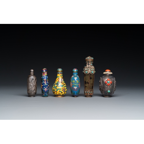 962 - Six Chinese silver and cloisonne snuff bottles, 19/20th C.H.: 9,5 cm (the tallest)