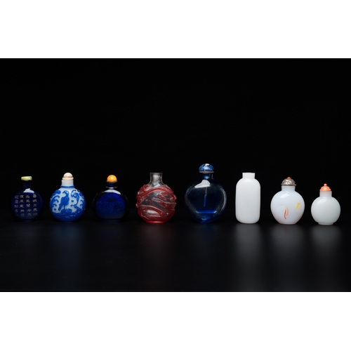 965 - Eight Chinese glass snuff bottles, 19/20th C.H.: 8 cm (the tallest)