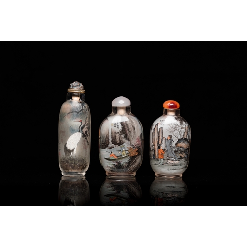 966 - Three Chinese inside-painted glass snuff bottles, 20th C.H.: 9 cm (the tallest)