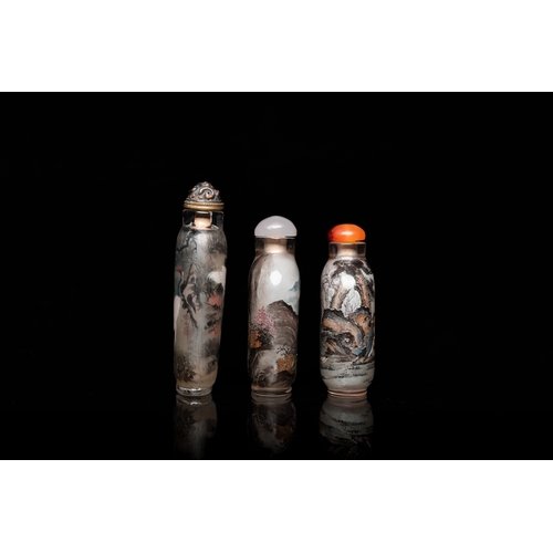 966 - Three Chinese inside-painted glass snuff bottles, 20th C.H.: 9 cm (the tallest)