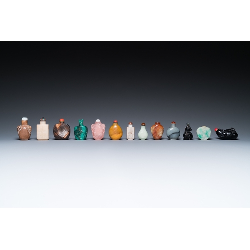 967 - 15 Chinese hardstone, glass and walnut snuff bottles, 19/20th C.L.: 8,5 cm (the largest)H.: 8,4 cm (... 