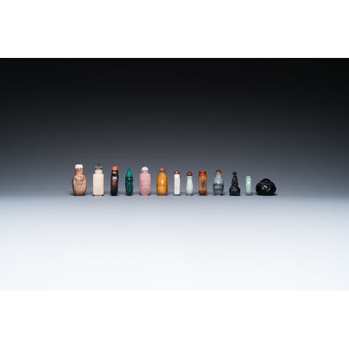 967 - 15 Chinese hardstone, glass and walnut snuff bottles, 19/20th C.L.: 8,5 cm (the largest)H.: 8,4 cm (... 