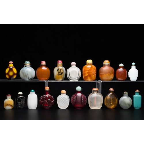 968 - 19 Chinese glass snuff bottles, 19/20th C.H.: 8 cm (the tallest)