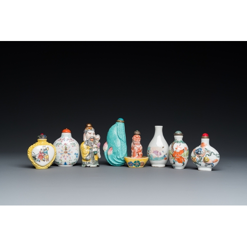 972 - Eight various Chinese famille rose snuff bottles, 19/20th C.H.: 9 cm (the tallest)