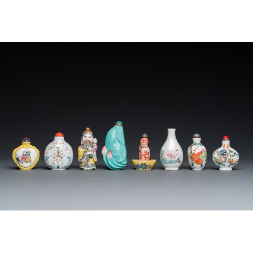 972 - Eight various Chinese famille rose snuff bottles, 19/20th C.H.: 9 cm (the tallest)