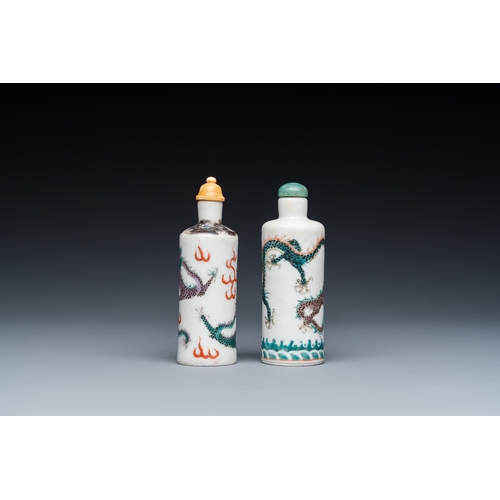 973 - Two Chinese famille verte 'dragons' snuff bottles, 19th C.H.: 8,5 cm (the tallest)