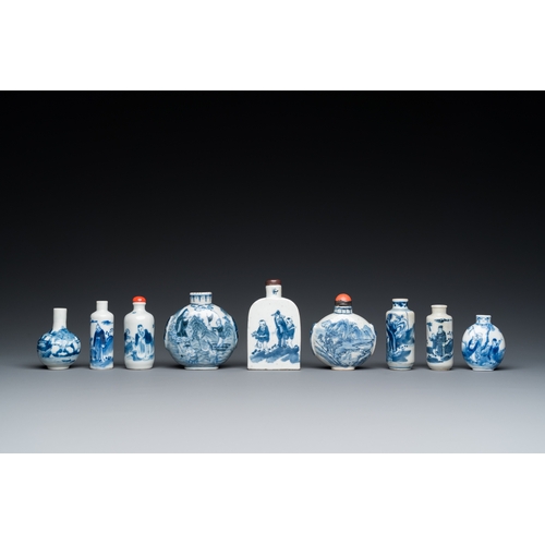 979 - Nine Chinese blue and white snuff bottles, 19/20th C.H.: 10 cm (the tallest)